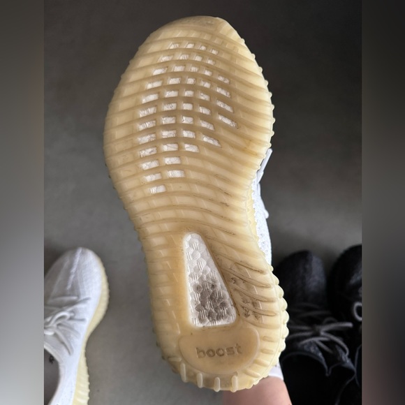 Yeezy boost 350 V2 “cream white” - Size 7 - Picture 5 of 7